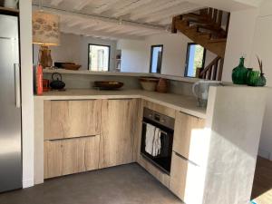 Maisons de vacances Maison lumineuse en pleine nature, 800 m de la mer, proche plage, jardin, WiFi, tout equipe. - FR-1-418-229 : photos des chambres