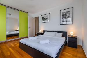 Modern spacious flat with a terrace and a parking