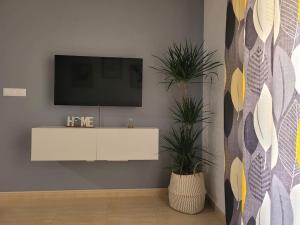 Elegante piso con terraza, garaje, piscina y AC