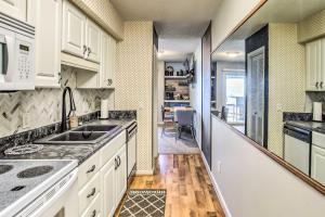 Cozy Carolina Beach Condo with Ocean Views!