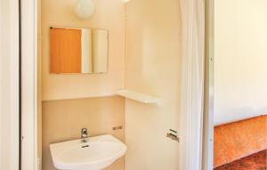 Beautiful Home In Backaryd With Wifi