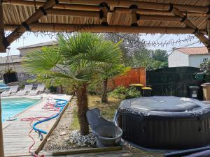 Villas Demeure pierre secteur St Emilion 9 couchages piscine chauffee et jacuzzi 6p : photos des chambres