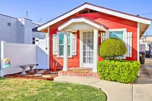 8 Mi to Aquarium Long Beach Bungalow with Patio! - Carson