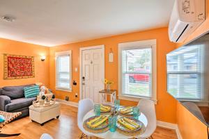 7 Mi to Downtown Long Beach Bungalow with Patio!