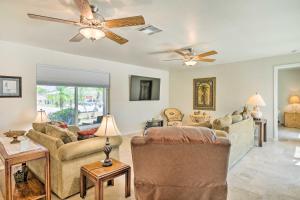 6 Mi to Dtwn Cape Coral Home with Spacious Lanai!