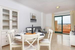 Robair by Aguilarent