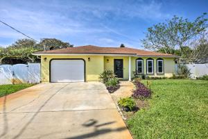 St Augustine Island Home with Patio, Walk to Beach!