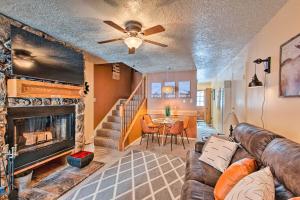 Cozy Red River Condo with Shared Hot Tub!