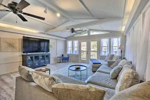 Private Dock and Deck Lakefront Hot Springs Home! - Rockwell