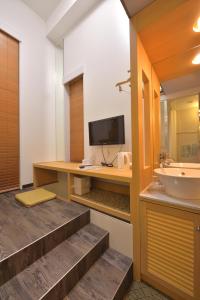 Kariyushi LCH. Izumizaki Kencho Mae