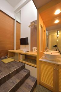 Kariyushi LCH. Izumizaki Kencho Mae