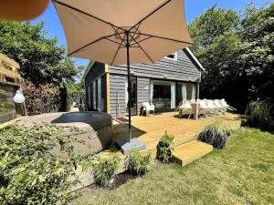 Modern beach house for 12 pers! With jacuzzi - Breezand