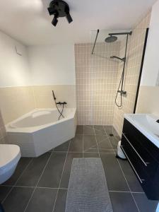 Modern beach house for 12 pers! With jacuzzi