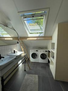 Modern beach house for 12 pers! With jacuzzi