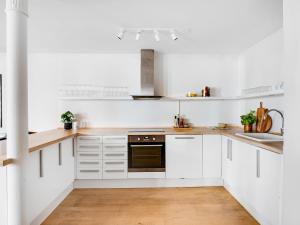 Sanders City - Pleasant Four-Bedroom Apartment In the Lovely Capital