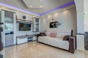 Apartment in Arbanija with sea view, balcony, air conditioning, WiFi 5138-1