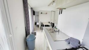 Maisons de vacances Monoi - Camping du Bois Masson : photos des chambres