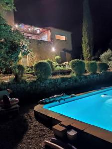 Appartements Le Figuier, suite en plein vignoble avec piscine 2-3 pers : photos des chambres