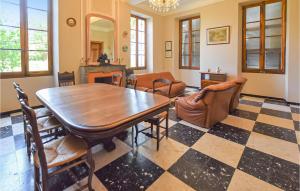 Maisons de vacances Amazing home in Avignon with 2 Bedrooms : photos des chambres