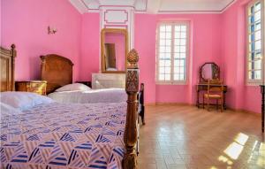 Maisons de vacances Amazing home in Avignon with 2 Bedrooms : photos des chambres