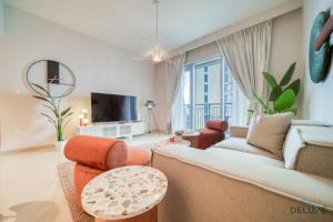 Classic 1BR at Harbour Views Tower 1 by Deluxe Holiday Homes