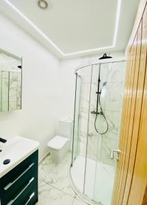 New studio flat overlooking city centre