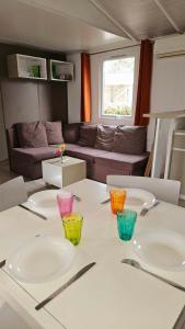 Campings Joli Mobil home N°11, 4ch tout confort et spacieux : photos des chambres