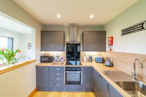 Roe Deer Lodge with Hot Tub