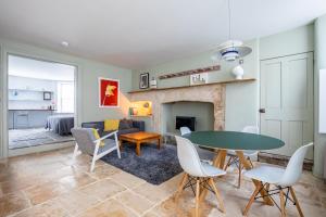 Walcot Apartment