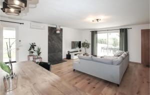 Maisons de vacances Nice Home In Balazuc With Wifi : photos des chambres