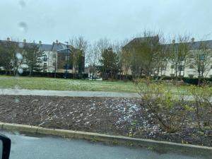 Exquisite Modern Homely 2 Bed Apartment with On-street Parking, Super Fast WIFI & 5 mins drive to Science & Business Parks