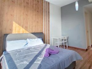 Modern 4BR Apartment Near Mid Valley & Sunway Pyramid Free WiFi Parking