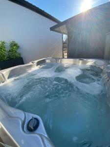 Villas Villa avec jacuzzi proche de la mer et du centre : photos des chambres