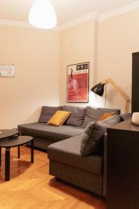 Charming 85sqm Apartment with Panoramic City-Views