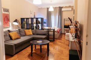 Charming 85sqm Apartment with Panoramic City-Views