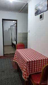 2 Bed House - Sleeps 3 - Pool - Garden - Parking