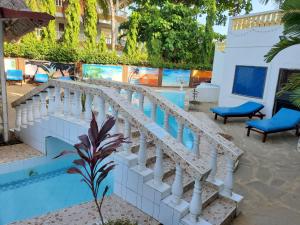 2 Bed House - Sleeps 3 - Pool - Garden - Parking