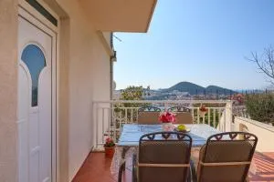 Apartment Piano - Luncijata