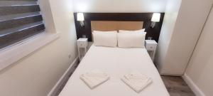 Two-Bedroom Apartment (5 Adults) room in Hyde Park Superior Apartments