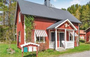 Nice Home In Stöllet With Kitchenette