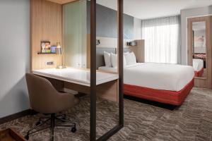 King Suite room in SpringHill Suites by Marriott Beaufort