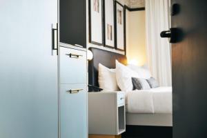 Corner Suite room in Kinley Cincinnati Downtown a Tribute Portfolio Hotel