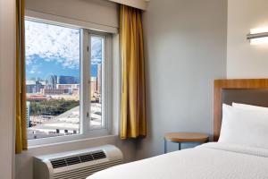 King Studio with Trundle Bed and City View room in SpringHill Suites by Marriott Las Vegas Convention Center