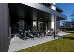 Holiday Home near Veerse Meer with Garden