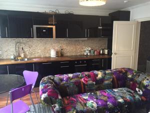 City Centre - Rivers Street, quiet 2 bed ground floor Georgian garden Apartment