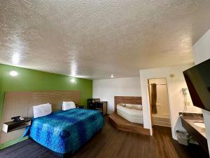 Deluxe King Suite room in Briarstone Inn