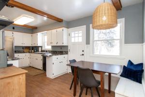 NEW Charming Home in the Heart of North Fargo - 4hvězdičkové hotely ve městě Fargo