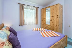 Apartments with parking space Vir - 20233