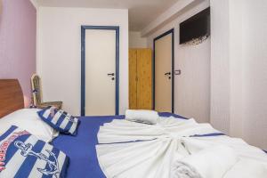 Apartments by the sea Vir - 20750