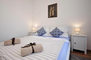 Apartments with a parking space Kastel Stafilic, Kastela - 20763